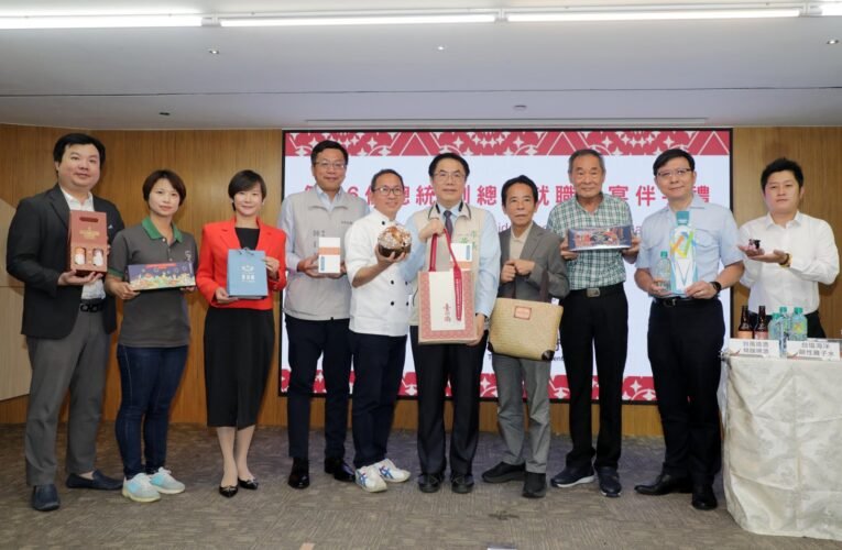 臺南市長黃偉哲開箱國宴伴手禮  滿滿臺南味要讓貴客滿載而歸