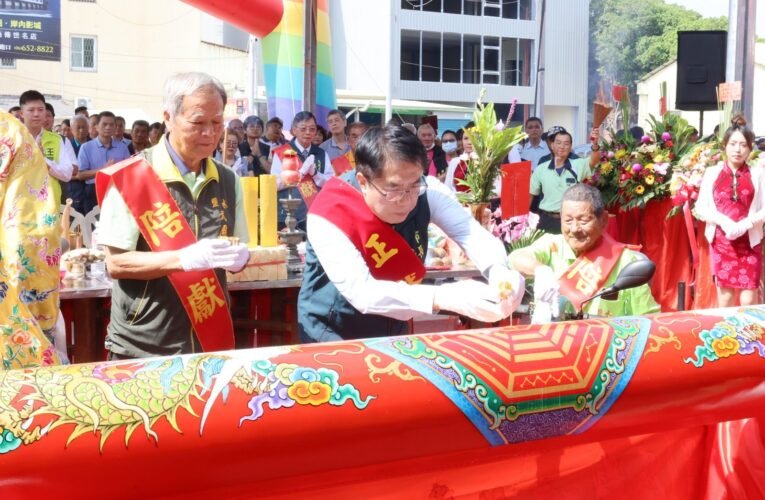 台南月港武廟重修上梁大典  黃偉哲見證祝福早日完工