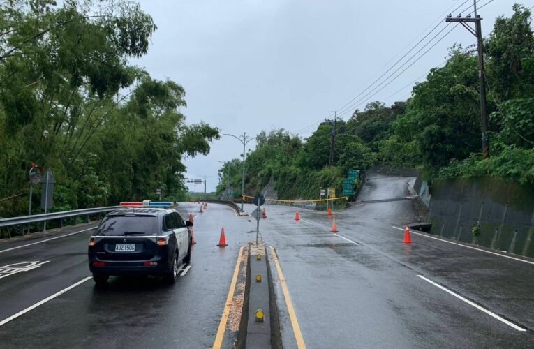 龍崎市道182線29K烏山頭路擋土牆塌陷   工務局全力搶修中 行經車輛請小心駕駛