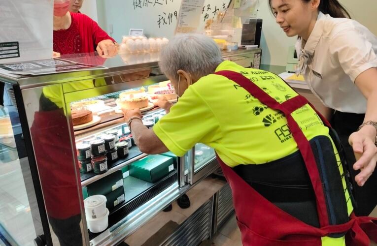華山基金會攜起士公爵辦「銀髮甜點店長」 永康東橋門市展銀髮活力