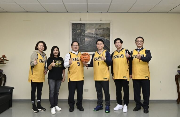 法務部調查局赴新莊體育館 開球　宣導「打詐．反毒．反賄選」