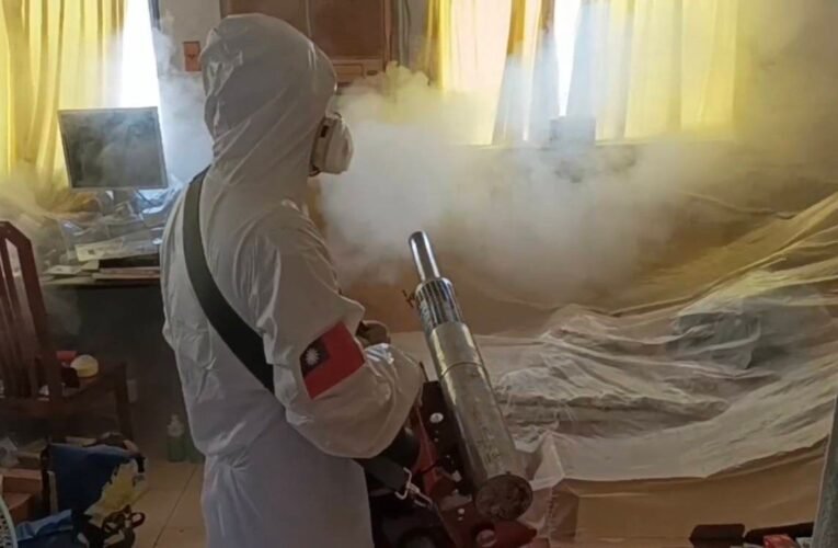 登革熱防治中心籲請市民配合化學防治措施，如確診登革熱切勿趴趴走，避免造成社區疫情持續蔓延擴散!