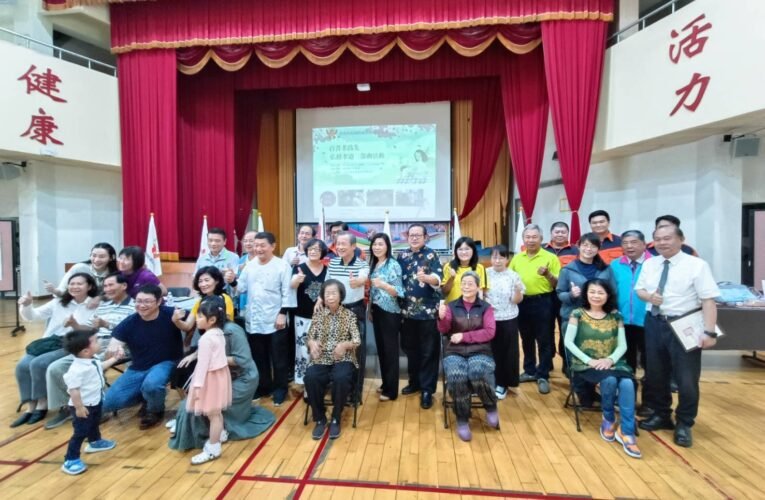 臺南市府城防癌抗癌健康協會第6年辦理「百善孝為先-弘揚孝道三部曲活 動」  市議員曾之婕為母親示範這三部曲