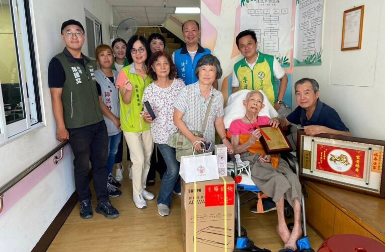 樂活集團長照第一品牌 旗下樂活屋老人長照中心百歲人瑞歡喜過重陽