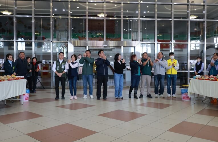 喜迎小龍年，臺南市議會3日上午新春開工團拜