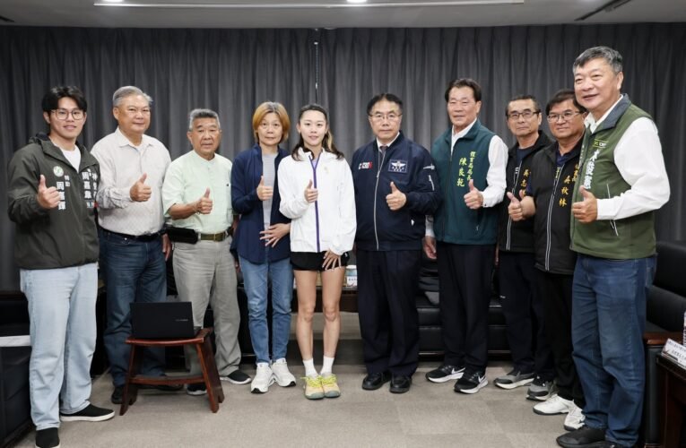 網球好手林家文勇奪2025澳網聽障錦標賽女雙金牌及女單銅牌 黃偉哲頒獎嘉勉