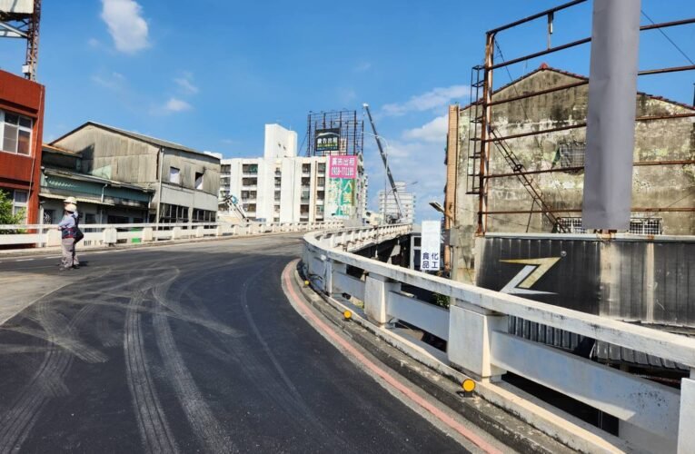 東門陸橋提前於8月29日下午開放汽機車通行