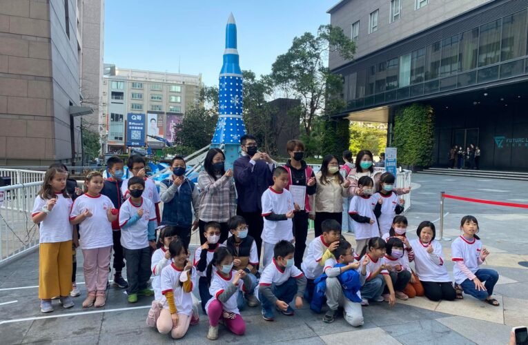 南部獨家！新光三越台南新天地2024龍年夢幻必訪《冰雪樂園》遊樂園超好玩登場！