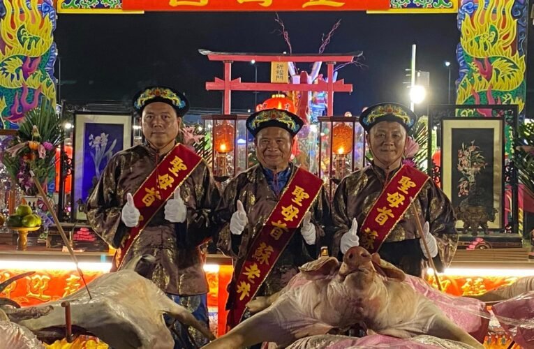 十三甲武德宮五朝王船醮，11月9日晚上5點2O分開香，建醮普渡埸面壯觀