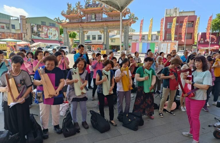 平均 70 歲！陶笛豎琴演奏慶府城 300 週年