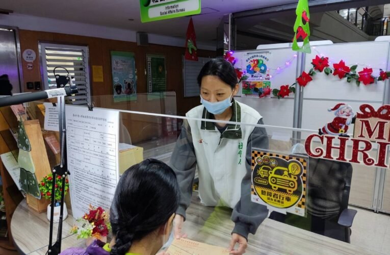 黃偉哲照顧弱勢經濟生活 自113年1月起6項社福津貼提前於當月10日入帳