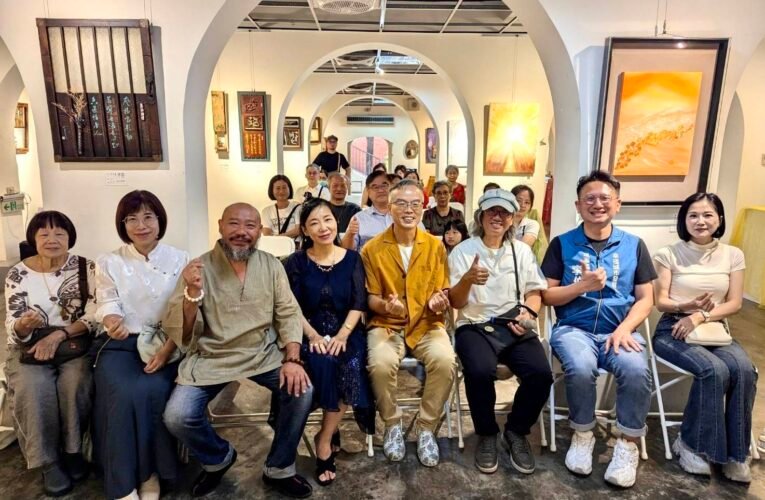 在愛中香遇看見光~洪國華李童顏雙人展