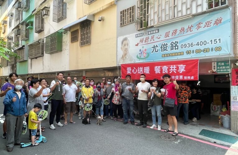 立委林俊憲母親節送暖，贈愛心餐食關懷弱勢