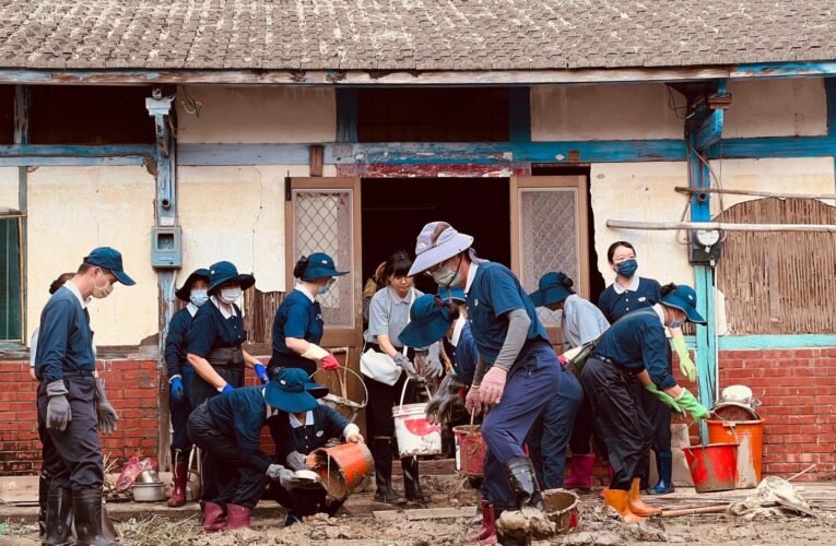 慈中老師與臺南志工行善身影登上國小教科書