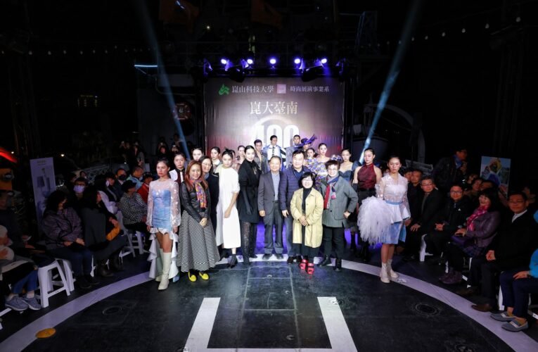 崑大時尚系登德陽艦演出「軍艦甲板時尚秀」 百萬海上煙火點亮安平