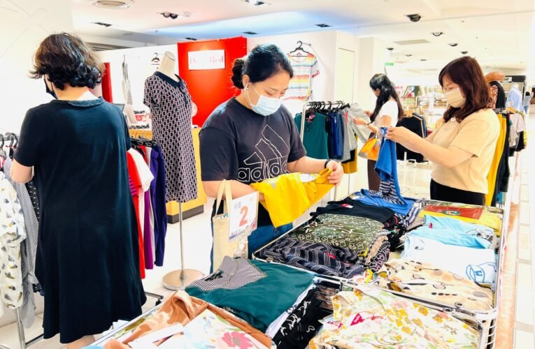 台南大遠百改裝大拍賣 流行服飾出清3折起