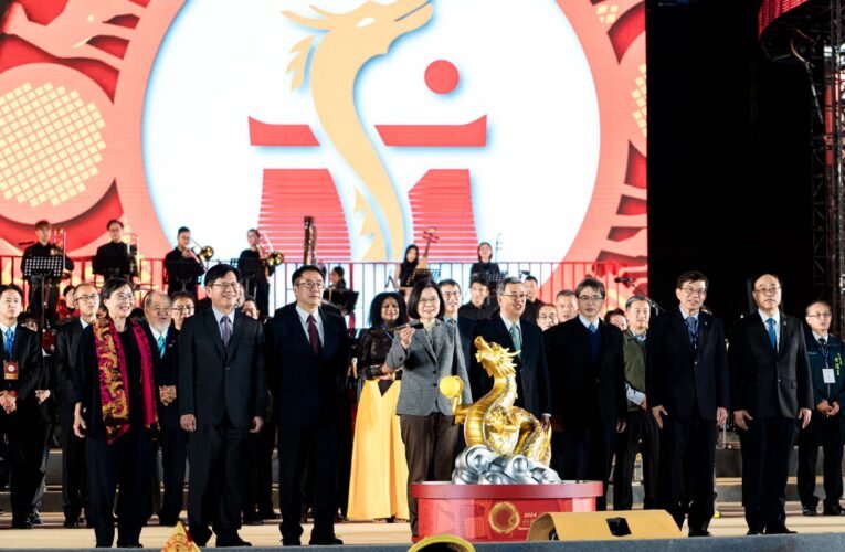 2024台灣燈會璀璨啟燈 黃偉哲邀請國內外遊客來臺南賞燈