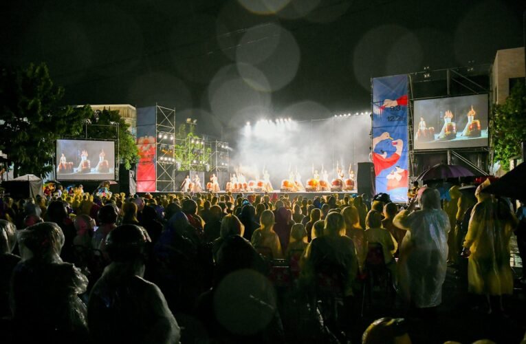 2023藝術進區優人神鼓雨中開場 民眾見證完美演出