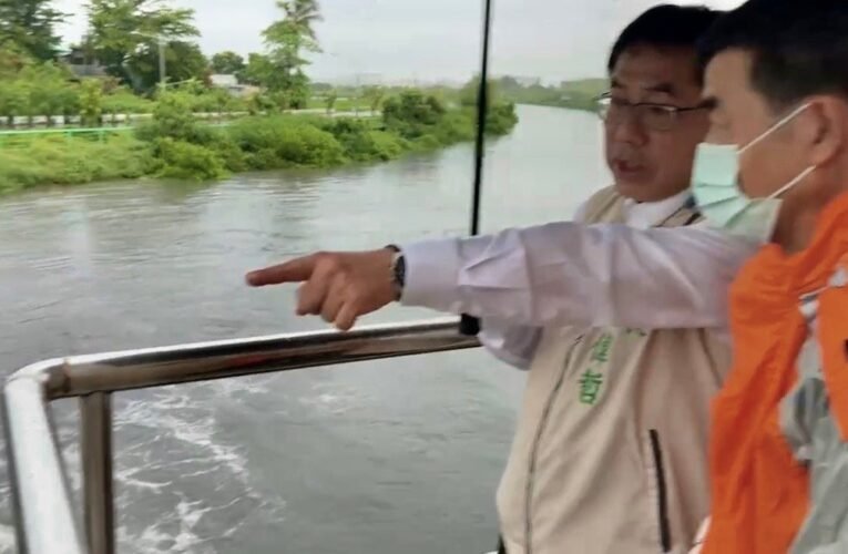 台南市長黃偉哲視察安南區海尾寮抽水站  要求水利局持續關注確保抽水機正常運作