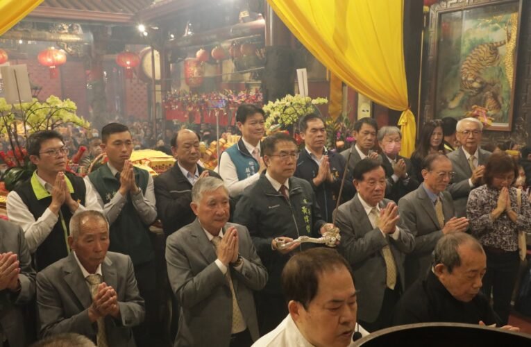 首廟天壇「天公生」發放開運紅包台南市長黃偉哲向玉皇大帝祝壽祈求國泰民安市運昌隆