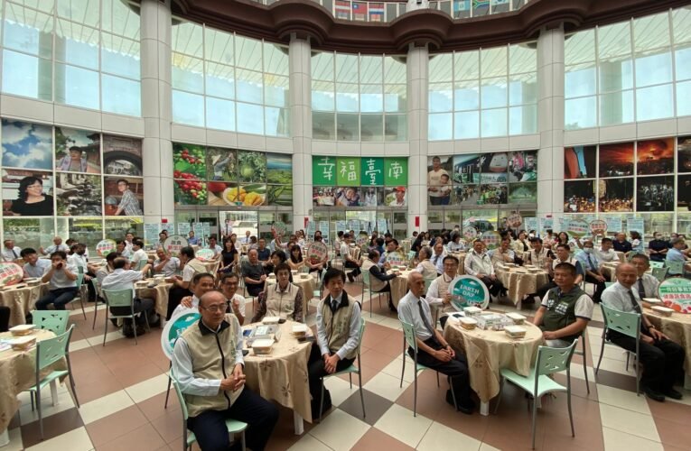 響應2024世界地球日 黃偉哲率市府同仁響應慈濟環保茹素行動