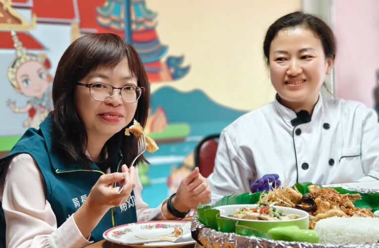 桃園市婦幼發展局局長杜慈容品嘗泰式料理，展現對新住民的支持