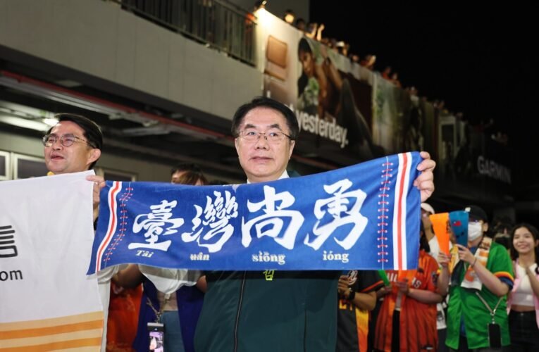 世界12強棒球冠軍戰開打 黃偉哲與市民一起「Team 台灣、挺台灣」