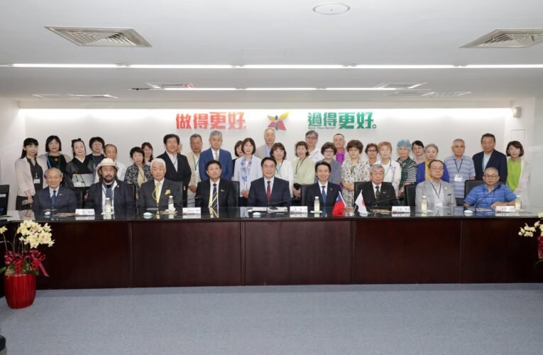友誼市山形市長率51人市民團力挺台南觀光  黃偉哲以多種芒果及火龍果熱情相迎