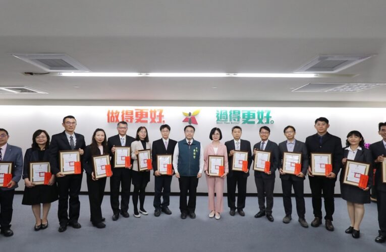 臺南模範公務員多領域表現亮眼，獲獎受表彰