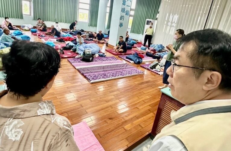 臺南市長黃偉哲視察鹽水後壁災情狀況 慰勉民眾感謝救災人員辛勞