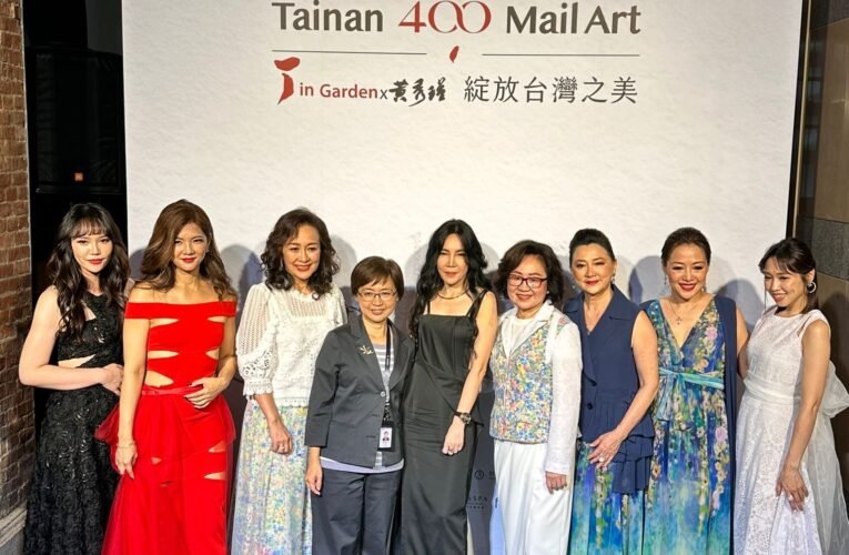 臺文館首辦時尚秀　「祝福臺南」明信片穿上身