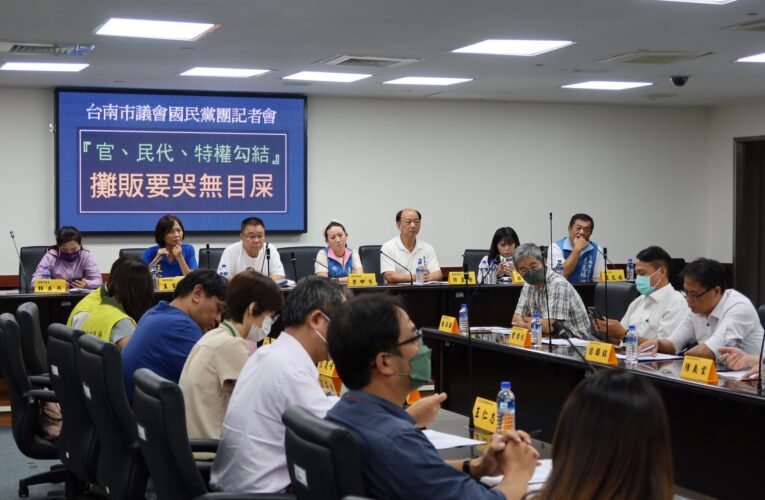 大東夜市地重招標，原攤販被一腳踢，台南藍軍協尋神隱的民代門神