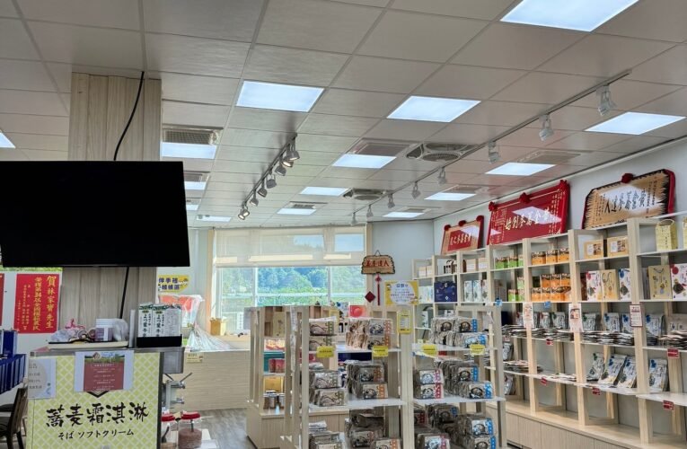 臺南玉井黃金蕎麥探索館迅速重建 黃偉哲探訪關心恢復營業狀況