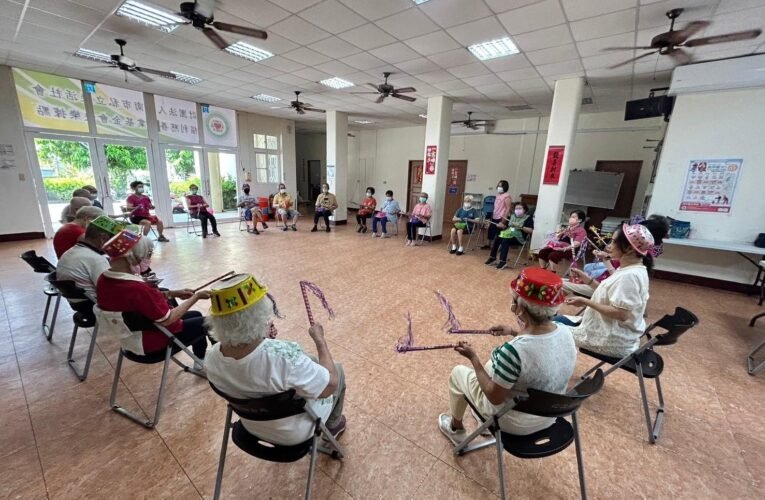 樂活基金會推動失智照護預防及延緩失智失能方案 ，長者參與奧福音樂照顧課程**