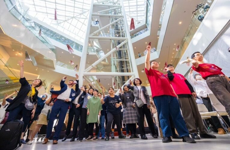 紙飛機竟然在南美館空中飛翔！ 50位台日藝術家 帶領觀眾感受藝術是自由的力量 年前盛大開展