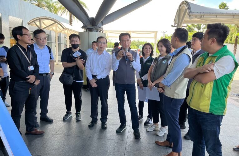 立委林俊憲要求高鐵公司改善高鐵台南站雨遮設計 爭取新闢南區高鐵快捷公車路線