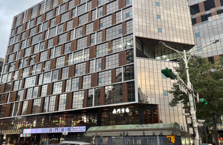 全新南門市場試營運 中正二警察守護民眾行的安全