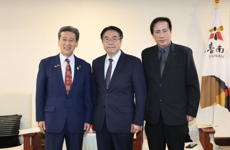 日本那珂市長為慶祝締盟一週年再訪，黃偉哲宣布以「那珂街」紀念友誼