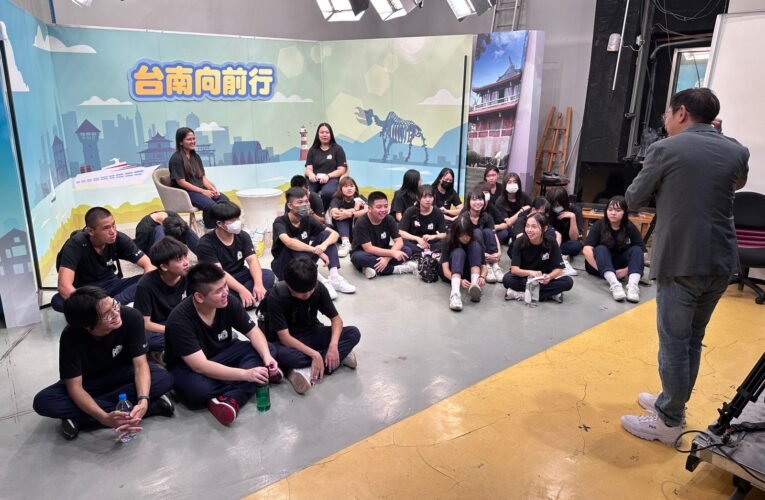 南英商工影視科參訪中嘉寬頻︱三冠王‧雙子星 學生一窺媒體業幕後運作