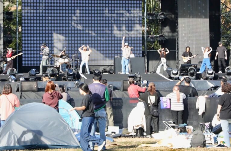 粉絲都來了!「2025台南好young」跨年晚會精彩無限大小帳棚林立! 世界各地「李太太」齊聚台南 要陪李俊昊跨年