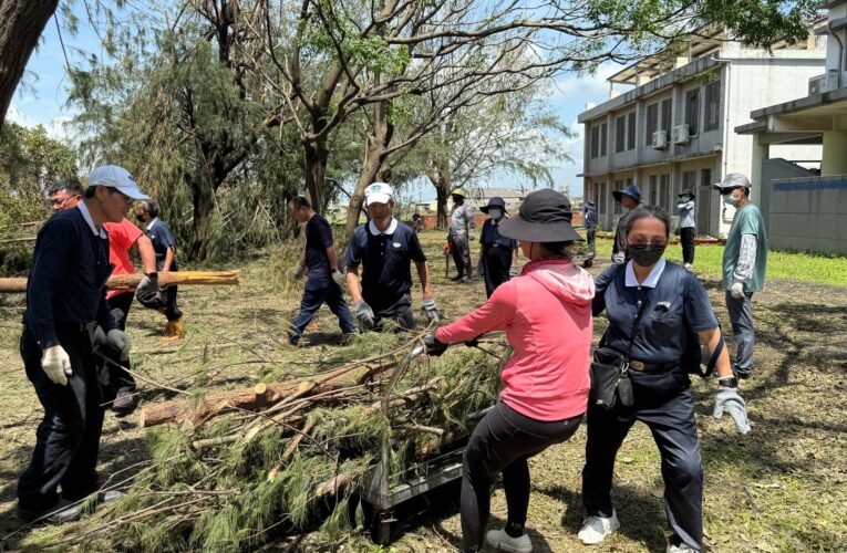 丹娜絲颱風後，慈濟動員全台志工清理嘉南 85 所受災學校