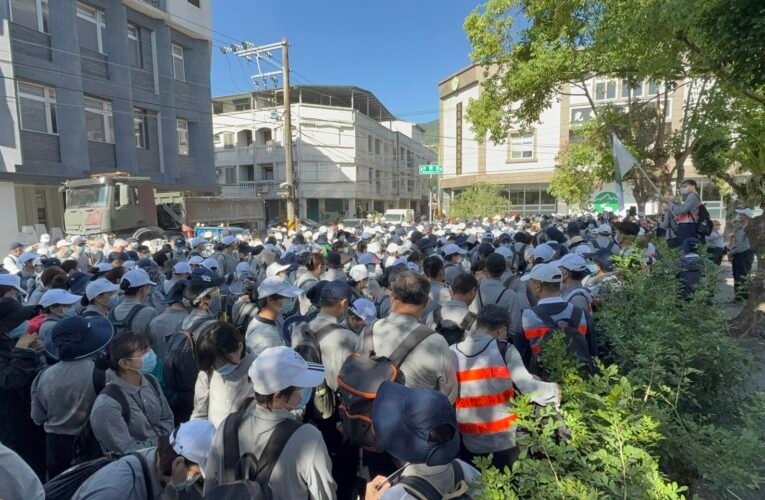 愛心進災區 慈濟全台志業同仁前往光復清淤打掃