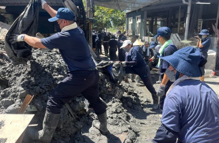 「鏟子超人」齊動員！慈濟高效推花蓮災區清掃，連假逾萬人響應