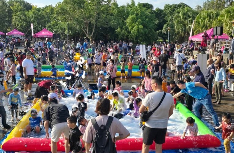 妃妃姐姐陳亭妃繼續前進新化永康收集孩子笑聲