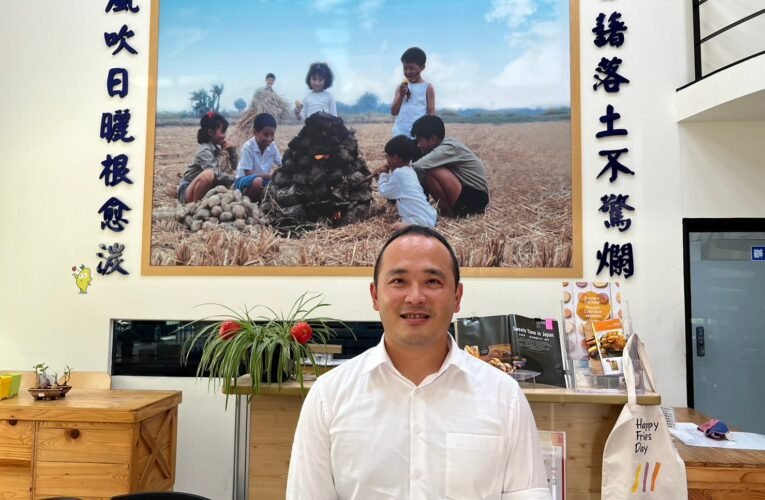 臺南市長黃偉哲指示農業局張貼紅榜 祝賀青農邱裕翔榮獲第61屆十大傑出青年