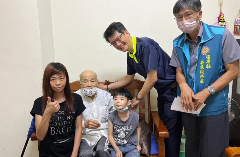 苗栗送愛不中斷 貼心護送百歲榮民急診