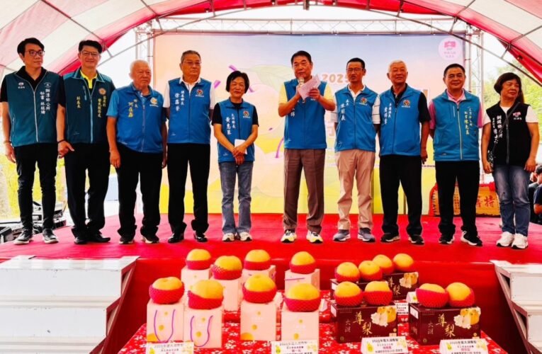 苗栗縣榮服處參加大湖鄉尊梨節協助榮民推廣農產品