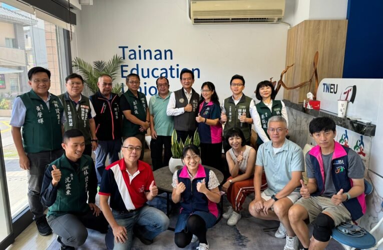 立委林俊憲偕同十餘位市議員拜訪台南市教師會