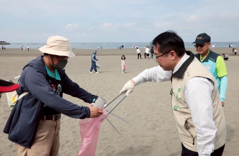 台南市長黃偉哲出席南都汽車淨灘活動　號召全民守護海洋、珍愛台灣