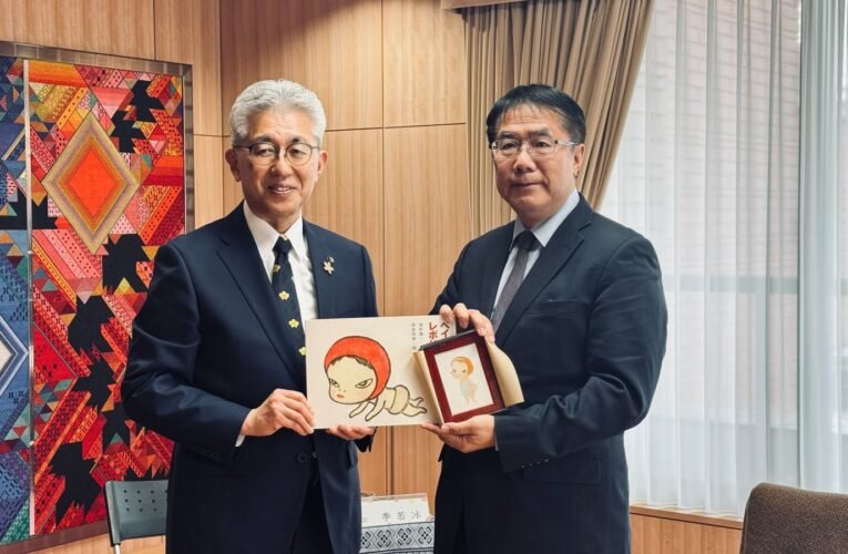 台南市長黃偉哲回訪弘前市長 種下蘋果樹祈願兩市情誼永固、市民平安